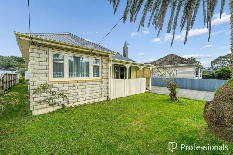 Photo of property in 33 Wellington Road, Wainuiomata, Lower Hutt, 5014