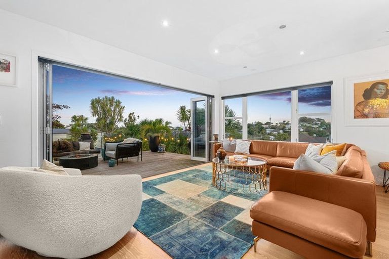 Photo of property in 31 Church Street, Northcote Point, Auckland, 0627