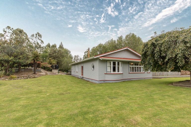 Photo of property in 1344 Ngapaeruru Road, Te Uri, Dannevirke, 4973