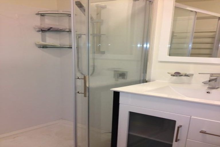 Photo of property in 8 Kopiko Way, Brooklyn, Wellington, 6021