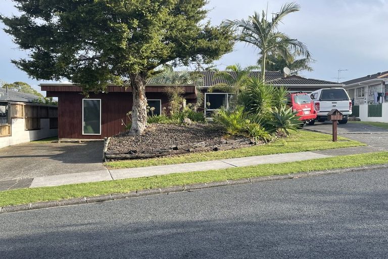 Photo of property in 4 Towra Place, Botany Downs, Auckland, 2010