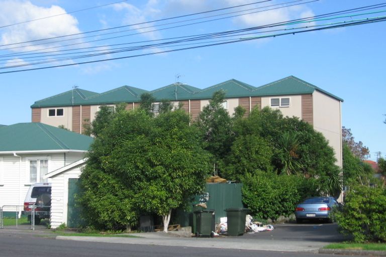 Photo of property in 8/4 Keeling Road, Henderson, Auckland, 0612