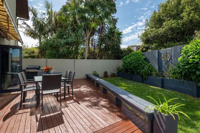 Photo of property in 3/71 Pupuke Road, Northcote, Auckland, 0627