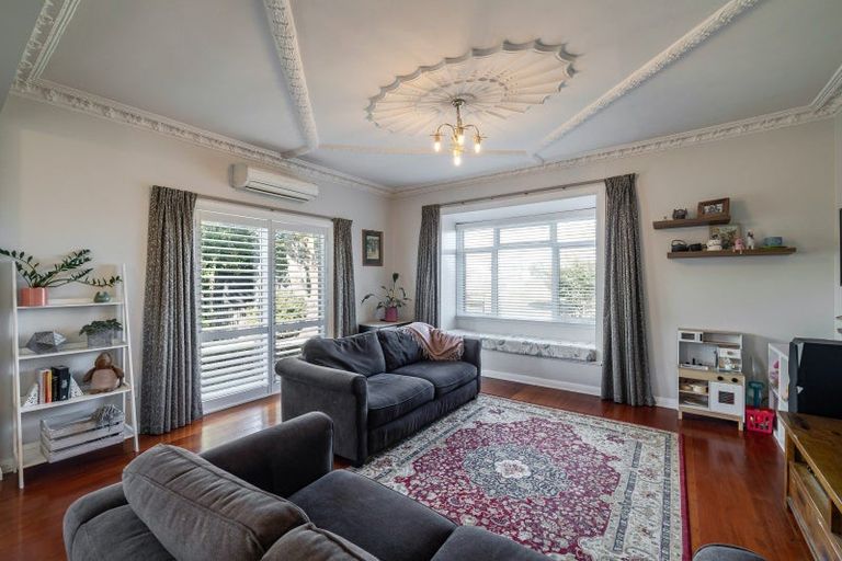 Photo of property in 5 Perrin Place, Kelvin Grove, Palmerston North, 4414