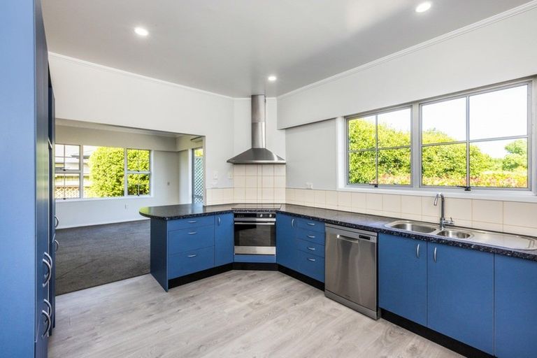 Photo of property in 114 Avondale Road, Taradale, Napier, 4112