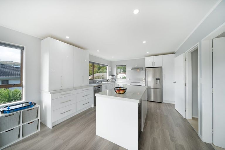Photo of property in 60 Woodman Drive, Tawa, Wellington, 5028