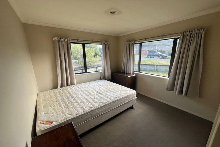 Photo of property in 27 James Nairn Grove, Riverstone Terraces, Upper Hutt, 5018