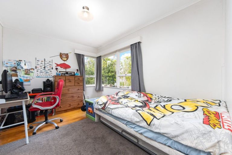 Photo of property in 72 Colwill Road, Massey, Auckland, 0614