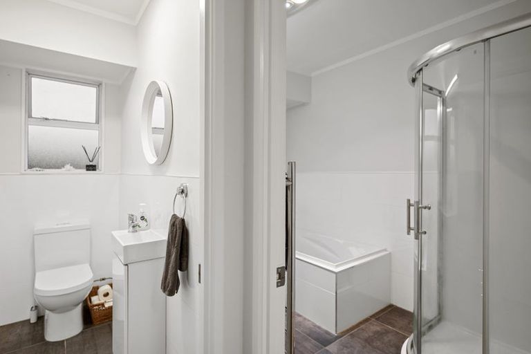 Photo of property in 48 Marlborough Avenue, Glenfield, Auckland, 0629