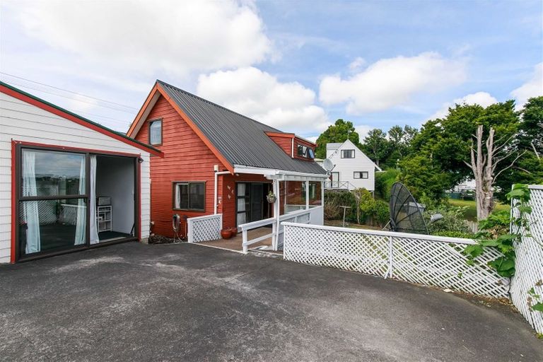 Photo of property in 2/24 Kaipatiki Road, Glenfield, Auckland, 0629