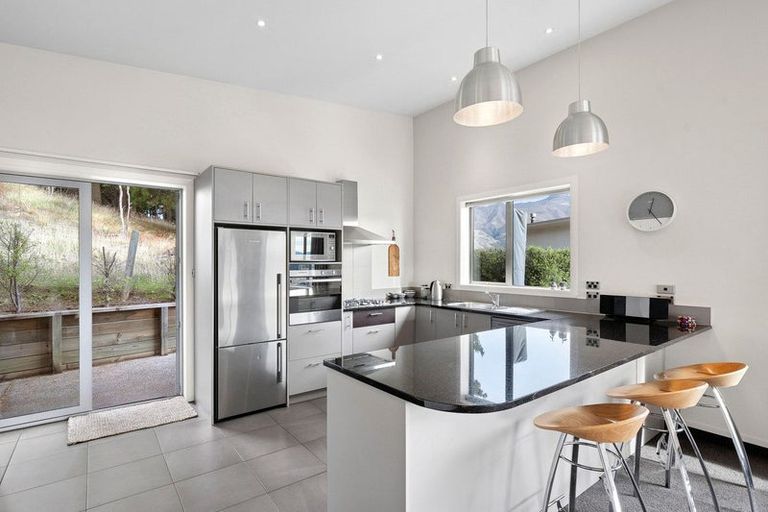 Photo of property in 12 Bovett Place, Wanaka, 9305