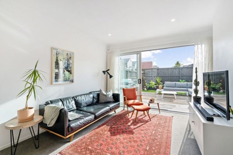 Photo of property in 10 Shelduck Way, Hobsonville, Auckland, 0616