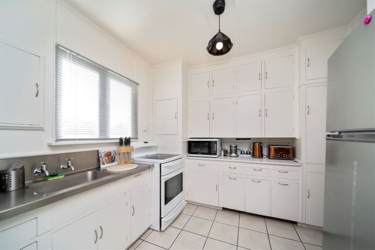 Photo of property in 32 Hunter Street, Hawera, 4610