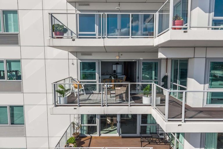 Photo of property in 12/72a Devonport Road, Tauranga, 3110