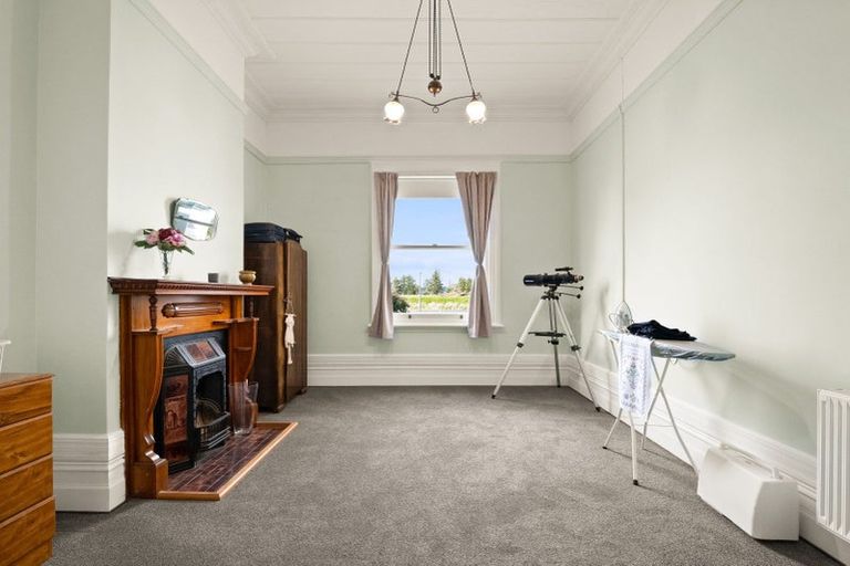 Photo of property in 66 Riverbank Road, Inch Clutha, Kaitangata, 9281