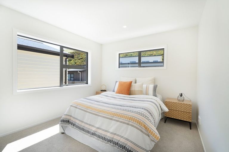 Photo of property in 41 Farnworth Terrace, Glenside, Wellington, 6037