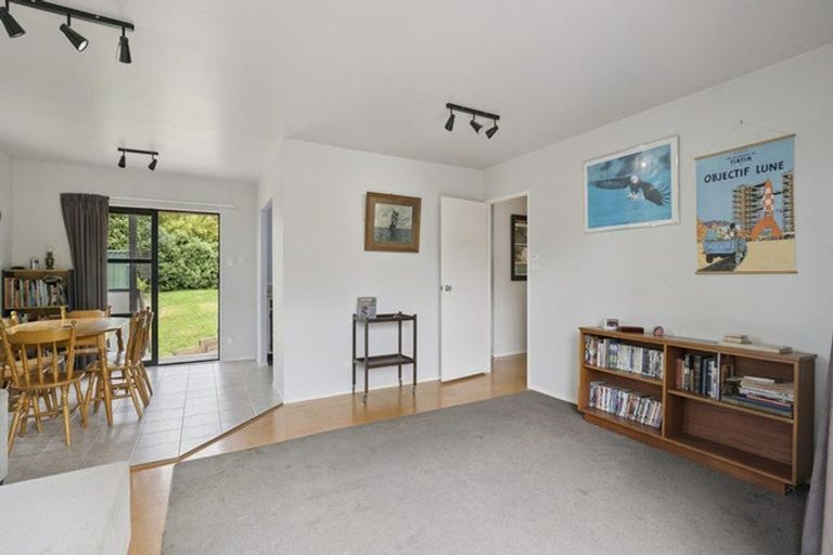 Photo of property in 22 Claverdon Drive, Massey, Auckland, 0614