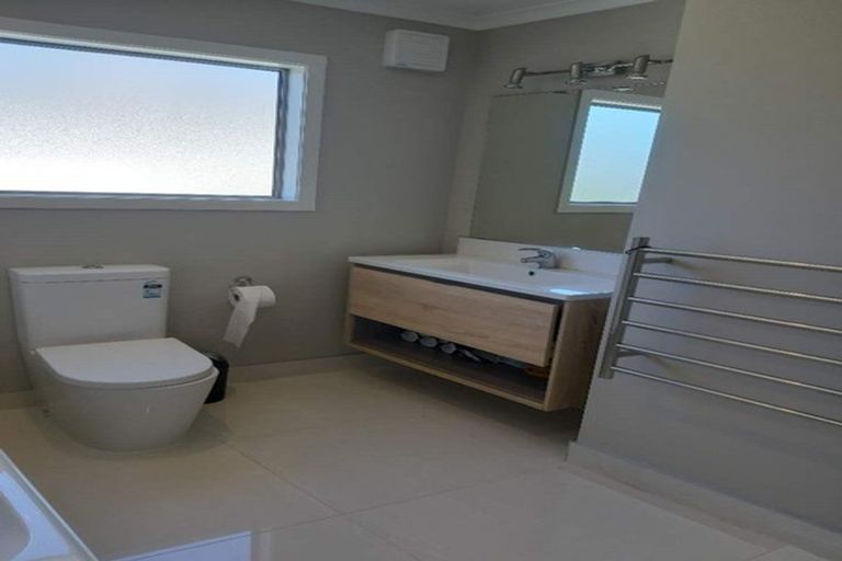 Photo of property in 113u3 Moorefield Road, Johnsonville, Wellington, 6037