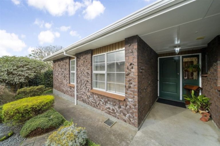 Photo of property in 2 Ropata Street, Hawera, 4610