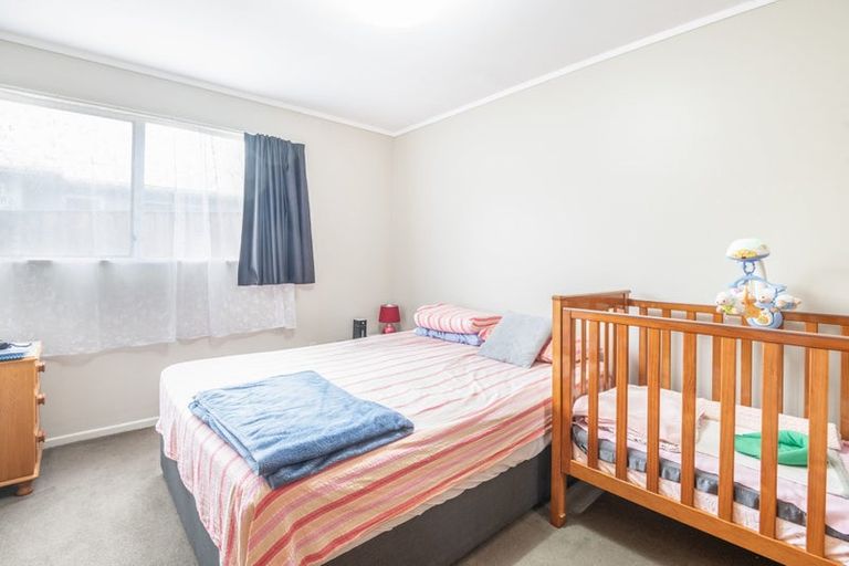 Photo of property in 146u2 Newlands Road, Newlands, Wellington, 6037