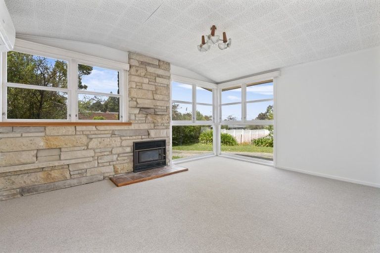 Photo of property in 4 Lyford Crescent, Sunnynook, Auckland, 0620