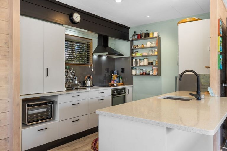 Photo of property in 15 Ranui Street, Waikawa, Picton, 7220