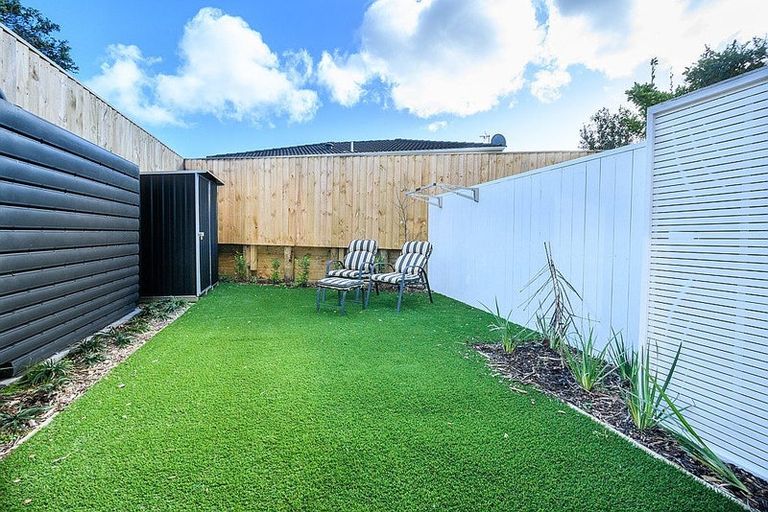 Photo of property in 11/59 Neil Avenue, Te Atatu Peninsula, Auckland, 0610