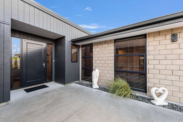 Photo of property in 45 Golf Vue Place, Castlecliff, Whanganui, 4501