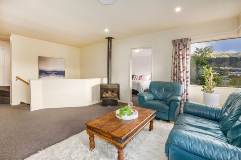Photo of property in 10 Kowhai Street, Tawa, Wellington, 5028