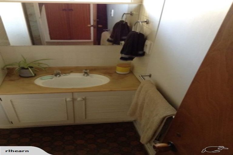 Photo of property in 6 Murray Road, Te Atatu Peninsula, Auckland, 0610