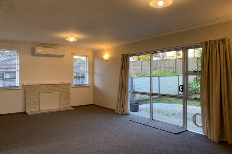 Photo of property in 50 Edmonton Road, Henderson, Auckland, 0612