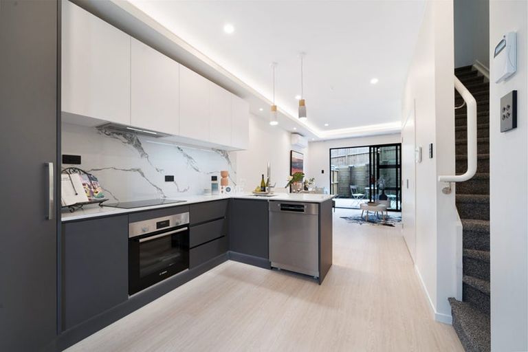 Photo of property in 10/52 Newington Road, Henderson, Auckland, 0612