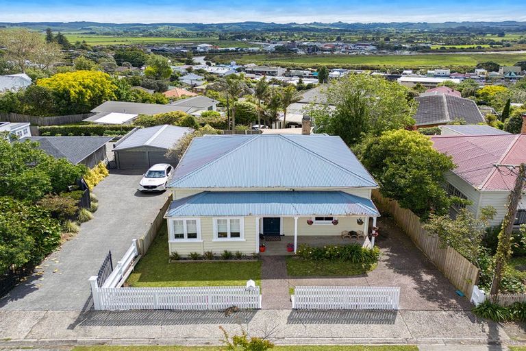 Photo of property in 31 Garfield Road, Helensville, 0800