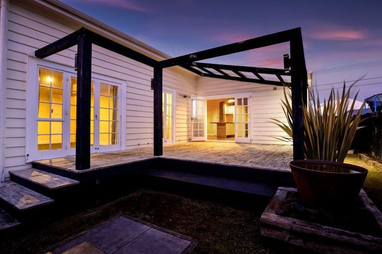 Photo of property in 120 Manawapou Road, Hawera, 4610