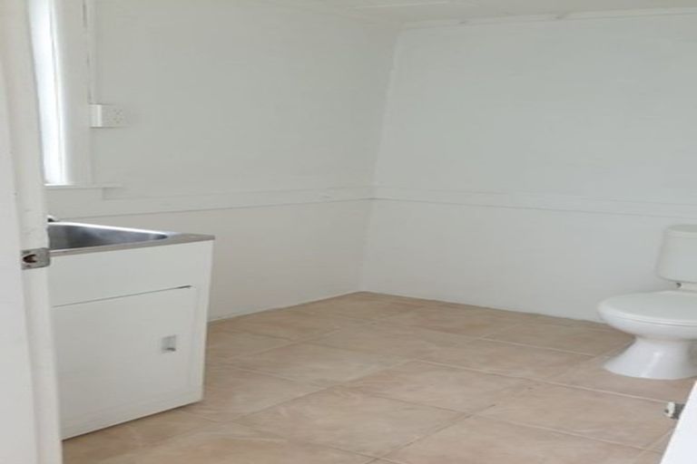 Photo of property in 8 Northcote Road, Takapuna, Auckland, 0622