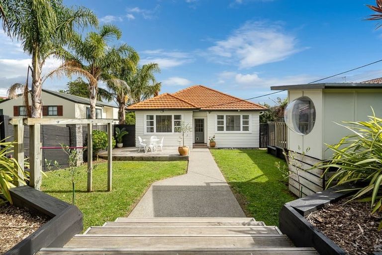 Photo of property in 2/22 Roseberry Avenue, Birkenhead, Auckland, 0626