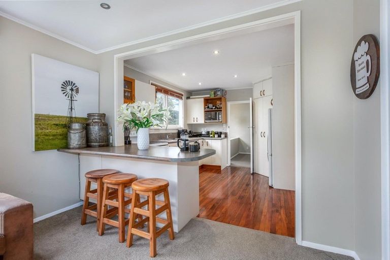 Photo of property in 68 Larsen Crescent, Tawa, Wellington, 5028