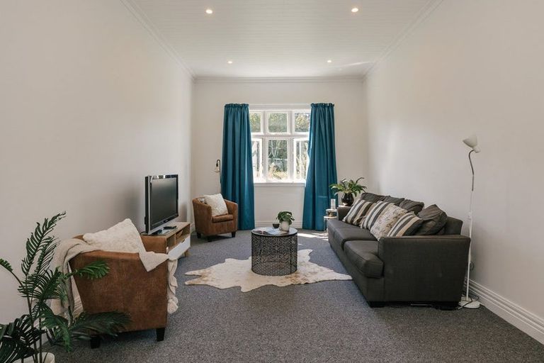 Photo of property in 40 Turitea Road, Fitzherbert, Palmerston North, 4472