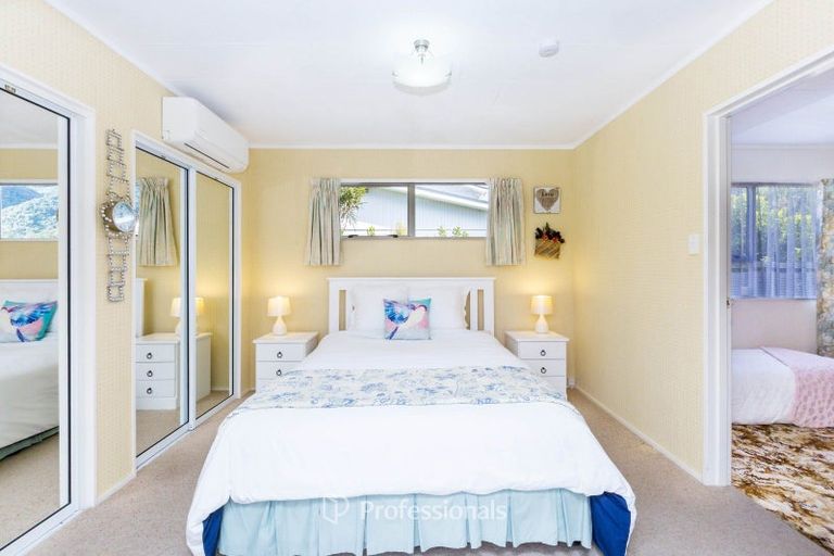 Photo of property in 17 Beryl Grove, Birchville, Upper Hutt, 5018