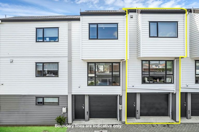 Photo of property in 1/45 Dale Crescent, Pakuranga, Auckland, 2010