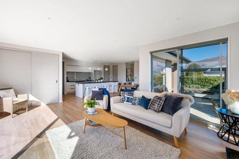 Photo of property in 11 Sunnyside Lane, Wanaka, 9305