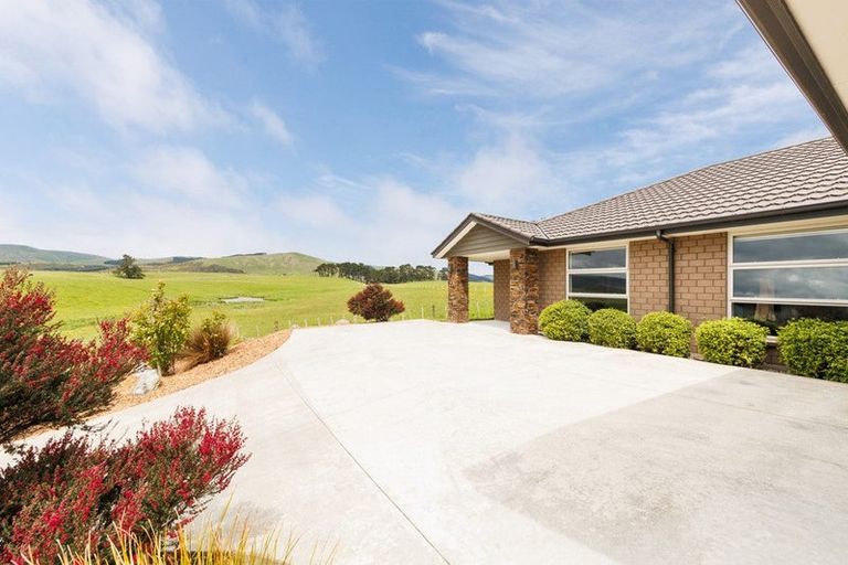Photo of property in 206 Pacific Drive, Fitzherbert, Palmerston North, 4410