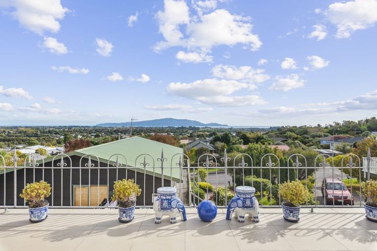 Photo of property in 49 Kakariki Grove, Waikanae, 5036