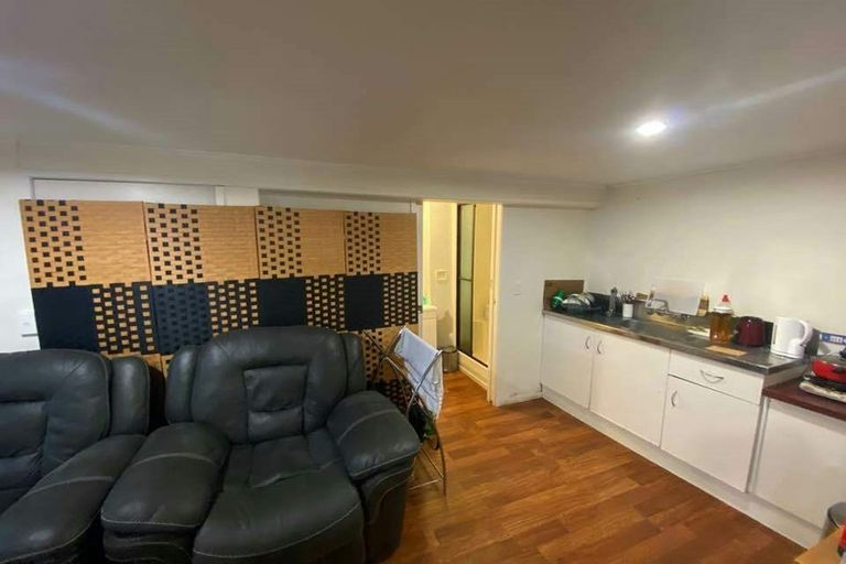 Photo of property in 13 Hatherlow Street, Glenfield, Auckland, 0629