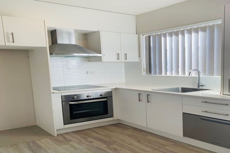 Photo of property in 36 Ray Small Drive, Papakura, 2110