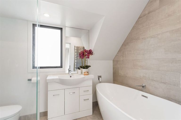 Photo of property in 2/2 Wairarapa Terrace, Merivale, Christchurch, 8014