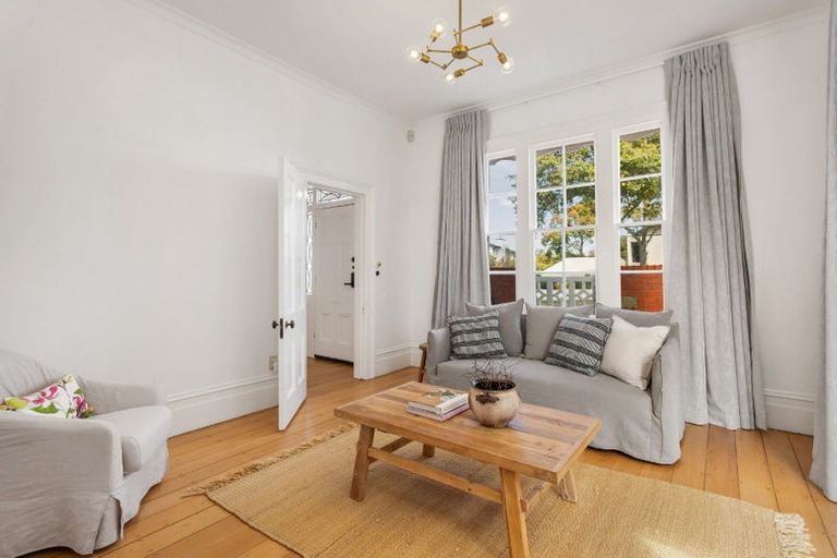 Photo of property in 54 Fendalton Road, Fendalton, Christchurch, 8014