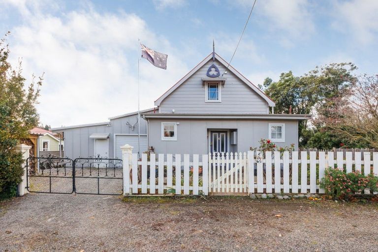 Photo of property in 6 Edwards Street, Kimbolton, Feilding, 4777