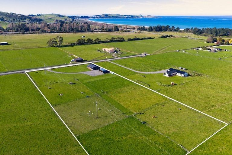 Photo of property in 12 Te Ao Wharepapa Lane, Peketa, Kaikoura, 7373