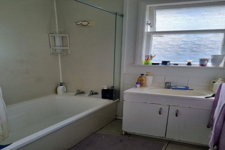 Photo of property in 16 Old Wairoa Road, Papakura, 2110